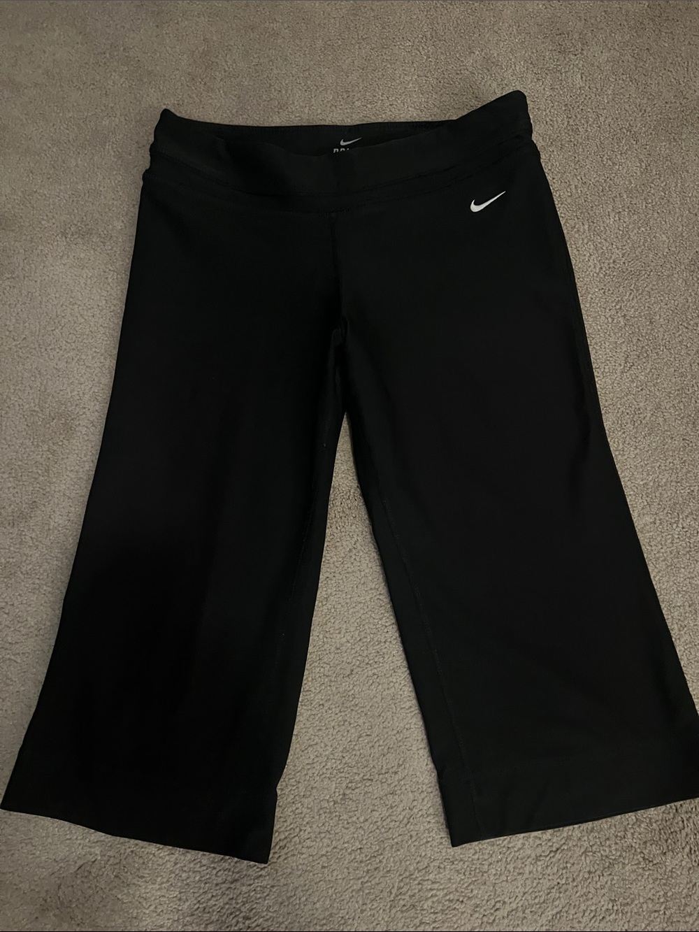 Nike Black Wide Leg Athletic Capri Pants- size Small, EUC